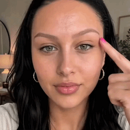 Demonstrating how to apply the Lelixa Brow Stamp